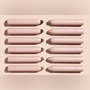 ISO: KKW Beauty Crème Contour Single (Deep Dark I + Deep Dark II)